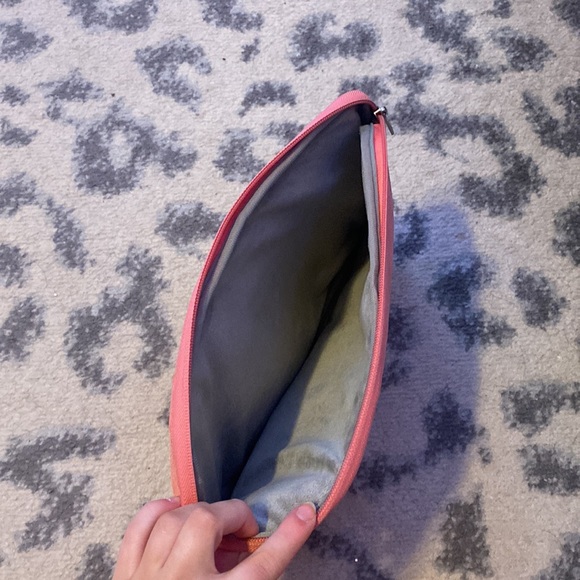 Voova pink chromebook case - Picture 3 of 3